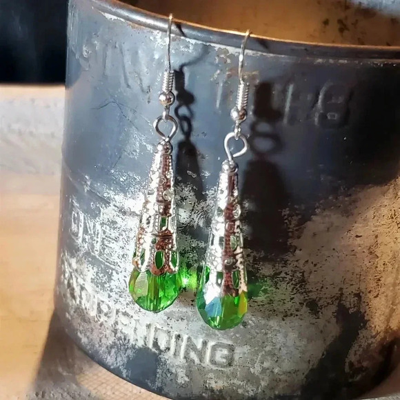 Handcrafted Caged Filigree Faceted Green Crystal Silver Teardrop Earrings - Picture 1 of 8
